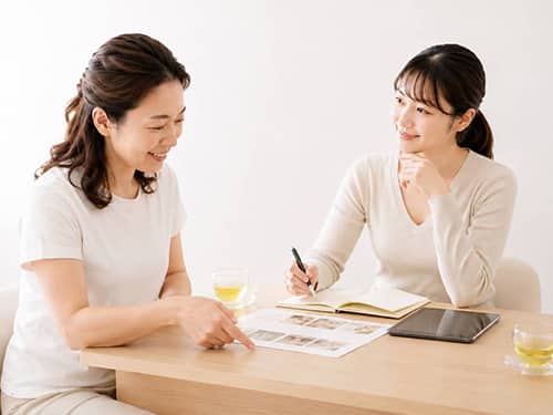 自分に合った働き方を考える様子