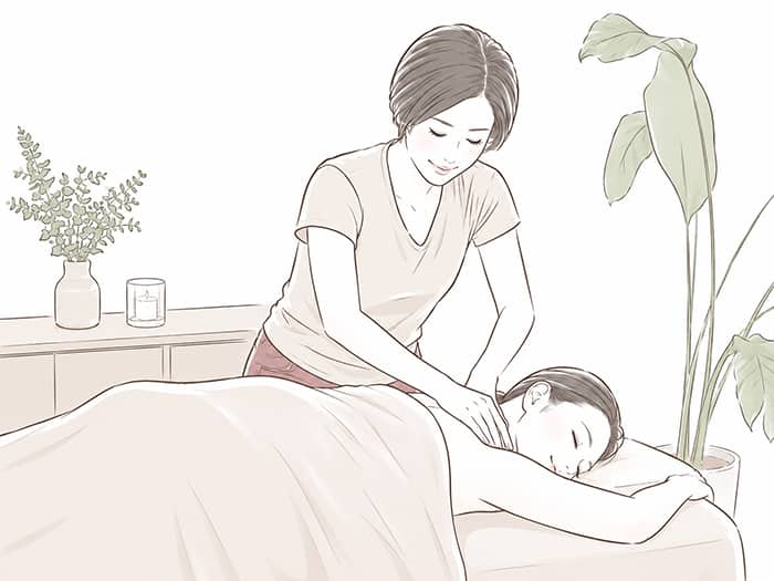 セラピストとしてお客様に施術している様子